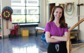 卡罗琳·洛克, who earned bachelor's and master's degrees at the 十大彩票网投平台, works with children in rehabilitation services at the Studer Family Children’s Hospital at Ascension Sacred Heart in Pensacola. 